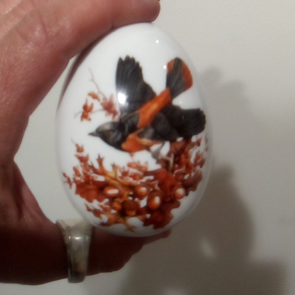 Avon Limited Edition Season Eggs 1984 - Picture 8 of 13